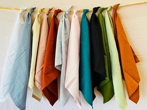 Ensemble de serviettes en coton de couleur unie faites à la main, taille classique personnalisée, serviettes carrées pour la décoration de table, lavables pour la maison et les mariages - Product Image 3