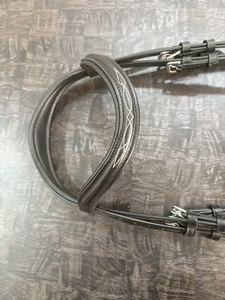 Bridon en cuir à nezelle à manivelle avec détails de couture pour équipement d'équitation - Product Image 3