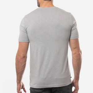 Camiseta Casual de Felpa con Cuello en V para Hombre |   Camiseta Deportiva Ligera de Manga Corta, Ecológica y Transpirable, 160-180 g/m² - Product Image 4