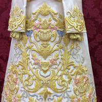 Chasuble en soie blanche brodée avec motif floral doré, vêtement liturgique pleine longueur pour adultes, unisexe, tenue formelle