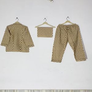 Nuevo Conjunto de Pijama Floral Estampado Elegante - Ropa de Dormir de Algodón Artesanal, Ropa de Dormir y de Estar por Casa de Verano Estilo Bohemio para Mujer, Regalo - Product Image 4