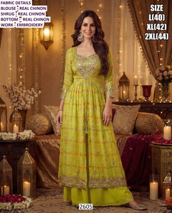 Conjunto Tradicional Sunheri Meher para Fiesta, con Falda Larga Bordada en Seda Chinon - Product Image 1