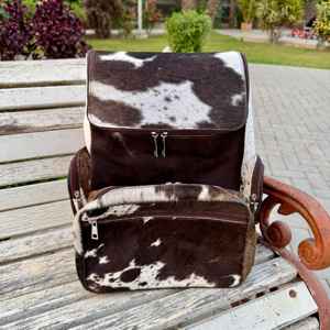 Sac à dos portable en cuir véritable fait main avec fermeture éclair, motif lettres, en cuir de vachette rustique à poils, pour voyage, ordinateur portable et école HNBP-0005 - Product Image 1