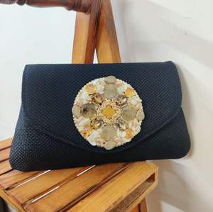 Pochette perlée faite à la main, perlage complexe fait main, coque rigide extérieure avec fermeture à bouton-pression et chaînes détachables - Product Image 6