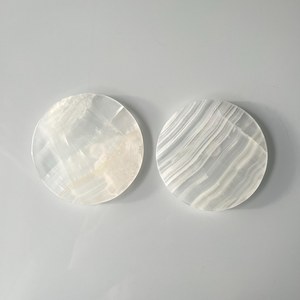 Posavasos de piedra de ónix blanco natural, juego de posavasos de lujo para el hogar - Product Image 1