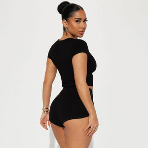 Conjunto de dos piezas para mujer, top corto de manga corta con cuello cuadrado y shorts de cintura alta, color negro liso, ropa sexy para discoteca, primavera verano - Product Image 2