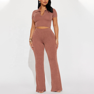 Completo da donna <span class=keywords><strong>a</strong></span> costine marrone all'ingrosso, 2 pezzi: top corto <span class=keywords><strong>a</strong></span> maniche corte e <span class=keywords><strong>pantaloni</strong></span> svasati abbinati, tinta unita, casual, primavera estate - Product Image 1