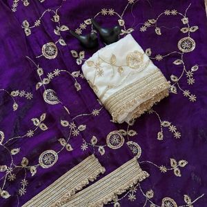 Sari indien Banarasi en velours pur brodé de qualité supérieure avec pallu en C de designer et bordure en dentelle - Product Image 2