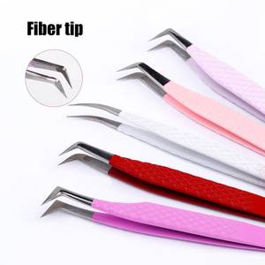 Pinzas para Pestañas de Acero Inoxidable con Punta Suave, Herramienta de Precisión para Aplicación de Pestañas, Mango en Degradado Rojo, Rosa y Blanco, Extremos en Forma de Corazón - Product Image 3