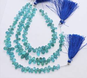 Apatita azul cielo natural, forma de lágrima suave, briolette de 5x7-6x8MM, cuentas de apatita azul claro en forma de lágrima para la fabricación de joyas al por mayor. - Product Image 1