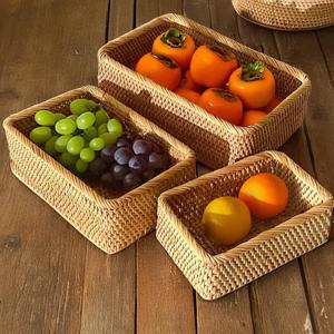 Panier de rangement rectangulaire en rotin tressé, organisateur à ouverture supérieure, idéal pour la salle de bain, le comptoir de vanité et la chambre à coucher, fabriqué en Inde - Product Image 6