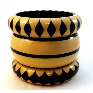 Bracelets traditionnels et élégants en résine et perles de bois - Product Image 5