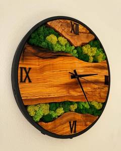 Reloj de Pared de Madera de Olivo y Musgo Hecho a Mano: Decoración Personalizada para el Hogar - Product Image 5