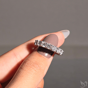 Anillo de Boda con Diamantes Redondos en Banda Completa, 4.15 TCW, Corte Brillante, Montura Compartida - Product Image 6