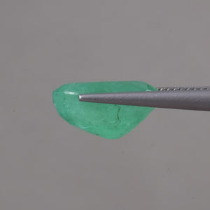 Esmeralda Natural Certificada IGI, Venta al por Mayor, 6.48 Quilates, Corte Ovalado 13x9mm, Excelente Calidad, Verde Claro, Tratada con Calor, Joyería Fina - Product Image 2