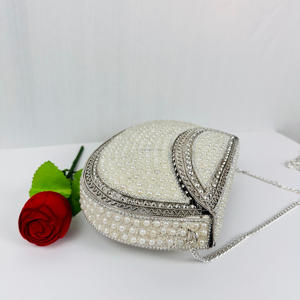 กระเป๋าคลัทช์ประดับลูกปัดมุกโบราณหรูหราออกแบบได้ตามต้องการสำหรับผู้หญิงรูปปั้นชุบทองขัดเงาทันสมัยกรอบอลูมิเนียมสำหรับเจ้าสาวตอนเย็น - Product Image 4