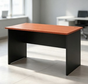 Bureau de direction rectangulaire moderne avec plateau en bois et cadre noir, design ergonomique, système de bureau AY, stable et commercial - Product Image 1