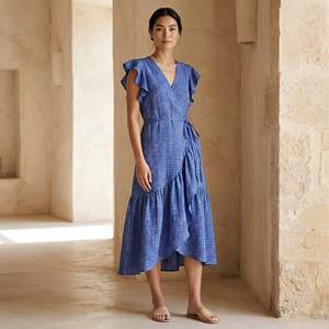 Robe mi-longue en coton filé à la main à carreaux bleu marine pour femmes, avec volants, tissu léger, coupe confortable pour un usage quotidien - Product Image 1