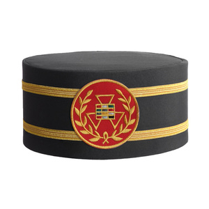 Gorra Negra con Bordado Dorado Premium, Gorra de Capilla Real del Arco Real, con Ribete Dorado y Bordado Rojo - Product Image 1