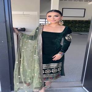 Ensemble Kurta Patiyala en velours pur VASTRA COTTAGE avec manches brodées, pantalon en coton cousu et dupatta en tulle papillon - Product Image 4