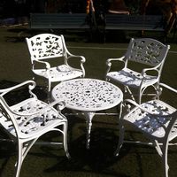 Table de salle à manger d'extérieur carrée en aluminium de style farmhouse, mobilier de patio, garantie 3 ans, Himalay Traders Park Garden Hotel