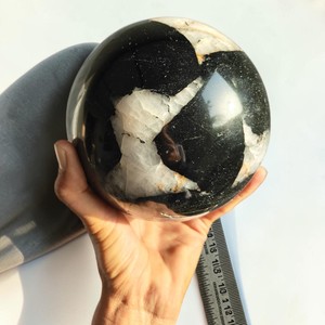 Esfera de Turmalina Negra al por Mayor – Bola de Cristal de Alta Calidad para Sanación, Conexión con la Tierra y Decoración del Hogar - Product Image 1