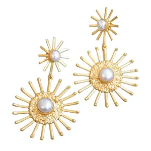 Boucles d'oreilles en perles dorées, longues bijoux de styliste, en forme de goutte d'eau douce, bijoux en perles naturelles faites à la main