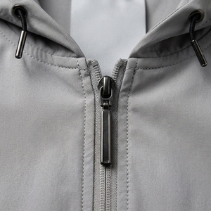 Veste à capuche coupe droite 100 % polyester, coupe-vent uni tissé, capuche à cordon, poignets côtelés, vêtements de sport décontractés pour hommes - Product Image 2