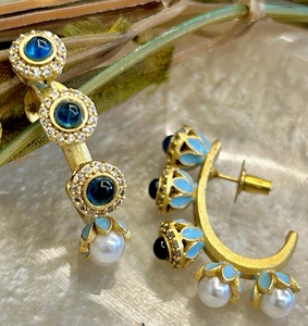 Pendientes de Latón Chapado en Oro con Moissanita y Resina Epoxi de la Mejor Calidad para Mujeres y Niñas, Colección para Fiestas y Eventos Nocturnos - Product Image 3