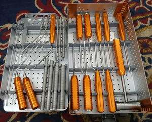 AiSLING INTERNATIONAL Ensemble d'instruments chirurgicaux endoscopiques biportaux lombaires AI-SIS-011 pour procédures manuelles orthopédiques de la colonne vertébrale à intervention minimale - Product Image 1