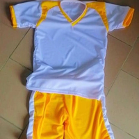 Ensemble d'uniformes de football de haute qualité / Kits de football d'équipe, uniformes de football sublimés à séchage rapide avec logo personnalisé