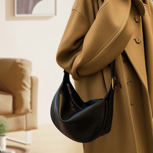 Sacs à main de luxe pour femmes en cuir véritable, sacs à bandoulière portables demi-lune de couleur unie - Product Image 3