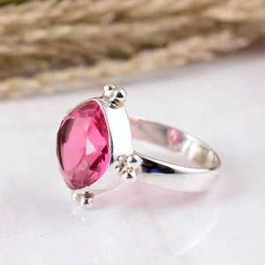 Anillo de Plata de Ley 925 Hecho a Mano con Turmalina Rosa, Gema Facetada en Forma de Cojín, Banda Decorativa con Cuentas, Diseño Artesanal Oxidado - Product Image 3