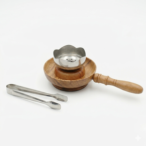 Ensemble brûleur de bakhoor artisanal de qualité supérieure en bois de manguier Bela Artisan avec coupelle métallique festonnée, pinces et support d'encens portable en bois - Product Image 1