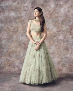 Ensemble Lehenga en filet brodé Zari vert avec blouse à sequins et dupatta – Robe de soirée de mariage pour femme - Product Image 4