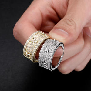 Anillo de banda ancha con detalle de estrella de diamante cultivado en laboratorio de plata de ley 925 premium para colecciones de joyería de lujo. - Product Image 1