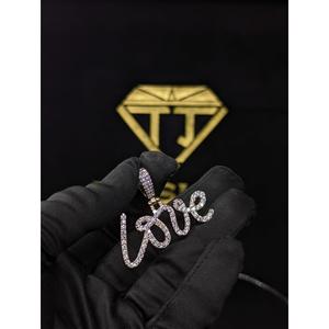 Colgante personalizado con la palabra 'LOVE' en plata de ley 925 con diamantes de moissanita, joyería con incrustaciones de diamantes, regalo de San Valentín de Trisha Jewels - Product Image 1