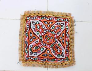 Vintage Banjara Yoke Miroir Travail Patch Appliques Broderie Tissu Artisanal Décoré avec Strass pour la Conception de Vêtements - Product Image 2