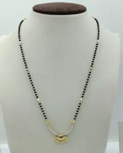 Collar Minimalista con Perlas y Circonitas, Joyería de Uso Diario para Mujer, Mangalsutra Tradicional India de Oro de 22K, Cadena de Cuentas Negras - Product Image 1