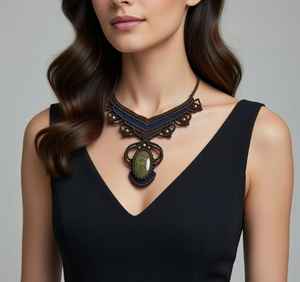 Chaîne en bambou macramé vert foncé ornée |   Bijou classique en forme de boule, tressage complexe, style forêt |   HARI OM CREATIONS - Product Image 1