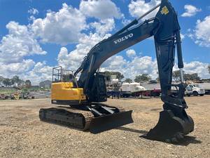 Excavadora de cadenas Volvo EC220D usada con motor, bomba y caja de cambios de alta eficiencia - Garantía de más de 5 años - Product Image 2