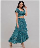 Ensemble coordonné bohème bleu océan : Crop top et jupe portefeuille à volants, imprimé floral, deux pièces, tenue de plage 100% soie, longueur ras du sol, naturel