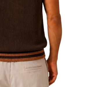 Gilet pull sans manches en tricot pour homme, marron foncé avec rayures contrastées camel, col en V, personnalisable avec logo, en laine et acrylique, OEM - Product Image 6