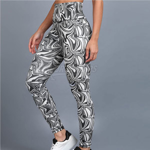 Leggings de sport pour femmes fabriqués au Pakistan, conçus pour l'entraînement physique, le yoga et les mouvements actifs. - Product Image 3