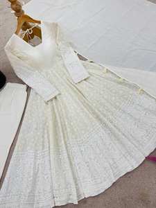 New Sea Green Lanzamiento Nuevo diseñador Party Wear Look Heavy Bordado Secuencia Trabajo con Faux Georgette con bordado de cuatro lados - Product Image 5