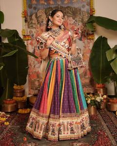 Lehenga Choli de Algodón Muselina Pesado para Navratri con Dupatta, Estampado Digital y Trabajo de Espejos Auténticos, Vestido Tradicional con Trabajo de Espejos para Mujer - Product Image 1