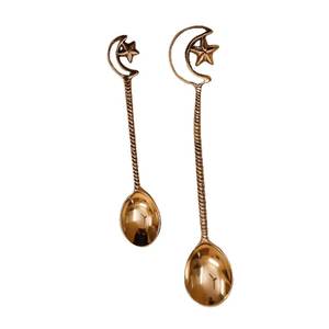 Cuchara de postre y té con mango de estrella y luna, chapada en oro, para bodas, apta para lavavajillas, hecha a mano. - Product Image 1
