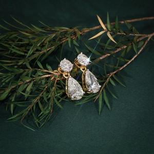Pendientes de Diamantes de Corte Brillante Cultivados en Laboratorio AMBER JEWELS, Chapados en Oro de 18 Quilates, Certificados por IGI, Diseño Moderno para Fiestas y Bodas - Product Image 3