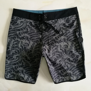 Shorts de Baño para Hombre, Sublimados, de Secado Rápido, Transpirables, con Cordón en la Cintura, Casuales, en Negro y Gris - Product Image 1