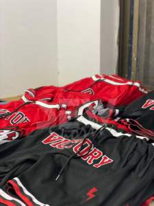 Pantalones Cortos de Baloncesto Deportivos de Secado Rápido 100% Poliéster al por Mayor, Unisex para Adultos, con Logotipo Personalizado, Manga Izquierda Transpirable - Product Image 2